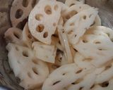 ちゃちゃっと作れる♪蓮根の酢きんぴら作り方1写真