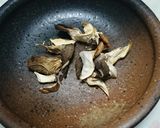 即席鍋焼きうどんに冷凍きのこ、ネギ具沢山作り方3写真