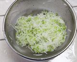 簡単!千切り大根と魚肉ソーセージのサラダ作り方3写真