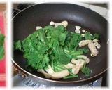 かぶの葉と油揚げの炒め物作り方3写真