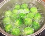 芽キャベツのガリバタ炒め作り方1写真