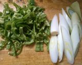 ネギと ピーマン 鶏挽き肉の 卵スープ♪作り方1写真