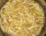 *食事系生姜香る豆モヤシと玉ねぎ味噌汁*作り方1写真