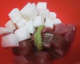 マグロと長芋の黄身醤油和え作り方1写真
