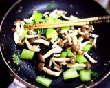 チンゲン菜とぶなしめじのペペロンチーノ風作り方4写真