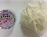 超簡単☆新玉ねぎとツナマヨのサラダ作り方1写真