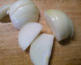玉ねぎ じゃが芋 さつま揚げの お味噌汁作り方1写真