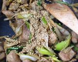 豚とゴボウとしめじとネギの甘味噌炒め❀作り方8写真
