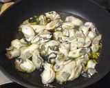 簡単！白ワインとめんつゆで作る♪牡蠣丼作り方5写真