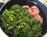 とろ～りチーズ✿アスパラ菜＆豚薄肉炒め作り方2写真
