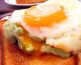 朝幸せ♡簡単ヘルシーアボカド目玉焼きパン作り方4写真