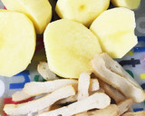 おばぁちゃん家のじゃがいもと蒲鉾の煮物作り方1写真
