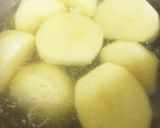 おばぁちゃん家のじゃがいもと蒲鉾の煮物作り方2写真