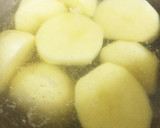 おばぁちゃん家のじゃがいもと蒲鉾の煮物作り方2写真
