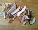 簡単 ほうれん草 椎茸 油揚げの 味噌汁作り方1写真