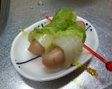 お弁当のすき間に♪ロール白菜ウインナー作り方1写真