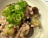 簡単！豚ひき肉とナスの甘味噌丼作り方5写真