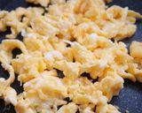 炒り卵とほうれん草バター醤油◆おにぎらず作り方1写真