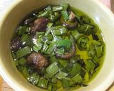 椎茸と新玉ねぎの葉のアヒージョ作り方3写真