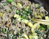 簡単◎春菊とセロリと豚肉とおじゃこの丼作り方3写真