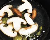 さつまいもとほうれん草、しいたけの味噌汁作り方1写真