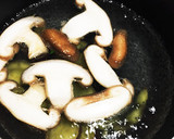 さつまいもとほうれん草、しいたけの味噌汁作り方1写真