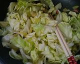 バター醤油にそそられる洋風焼きうどん弁当作り方2写真