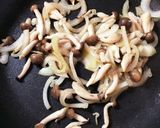 しっとりヘルシー☆豆腐としめじのオムレツ作り方2写真