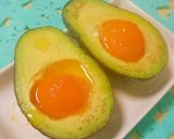 簡単美味しい♪丸ごとアボカドの卵ココット作り方2写真