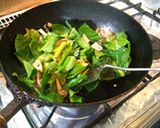 小松菜ときのこの炒め物作り方3写真