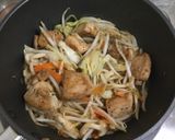 黒胡椒とにんにく香る鶏胸肉のポン酢炒め作り方3写真