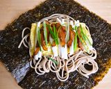 おそばの山かけおにぎらず　片手でお蕎麦！作り方5写真