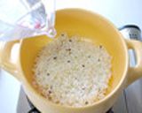 桜色ごはんで春らしさ☆雑穀サーモン寿司作り方2写真