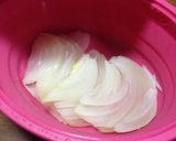 玉ねぎと納豆の黒胡麻豆乳スープ作り方1写真