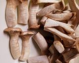 ヘルシーでボリューム満点☆肉巻きエリンギ作り方1写真