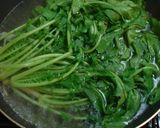 ごはん切れ注意♪豚と大根葉の炒め物作り方1写真