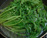 ごはん切れ注意♪豚と大根葉の炒め物作り方1写真