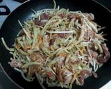 大根の皮と豚こま肉で♪節約！肉野菜炒め☆作り方4写真