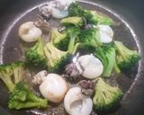 イカとブロ（青菜）の生姜＆麺つゆ炒め♪作り方2写真