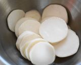 茹で鶏と蕪の塩ゆずマリネサラダ作り方2写真