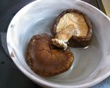 高野豆腐と春菊としいたけの煮物作り方1写真