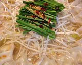超簡単で美味しい！絶品餃子鍋【もつ鍋風】作り方5写真