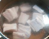厚切り豚バラ肉でもさっぱり！旨辛味噌鍋作り方1写真
