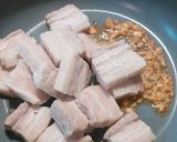 厚切り豚バラ肉でもさっぱり！旨辛味噌鍋作り方2写真