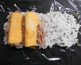 卵焼きで簡単★ひよこのデコおにぎらず作り方3写真