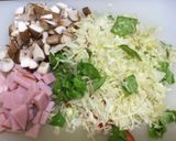 カットサラダをリメイク☆コンソメスープ作り方1写真