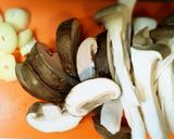 きのこと豆苗のガーリック炒め♪作り方1写真