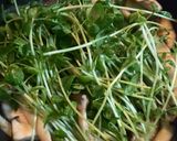 きのこと豆苗のガーリック炒め♪作り方5写真