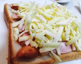 粗挽きウインナーとチーズたっぷりトースト作り方3写真
