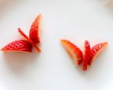 いちごバタフライ の 作り方　飾り切り作り方8写真